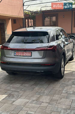Внедорожник / Кроссовер Audi e-tron 2020 в 