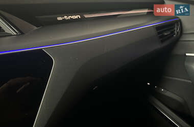 Внедорожник / Кроссовер Audi e-tron 2020 в 