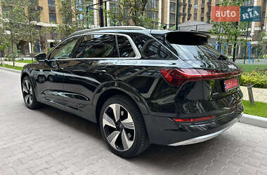 Внедорожник / Кроссовер Audi e-tron 2021 в 