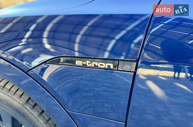 Позашляховик / Кросовер Audi e-tron 2020 в 
