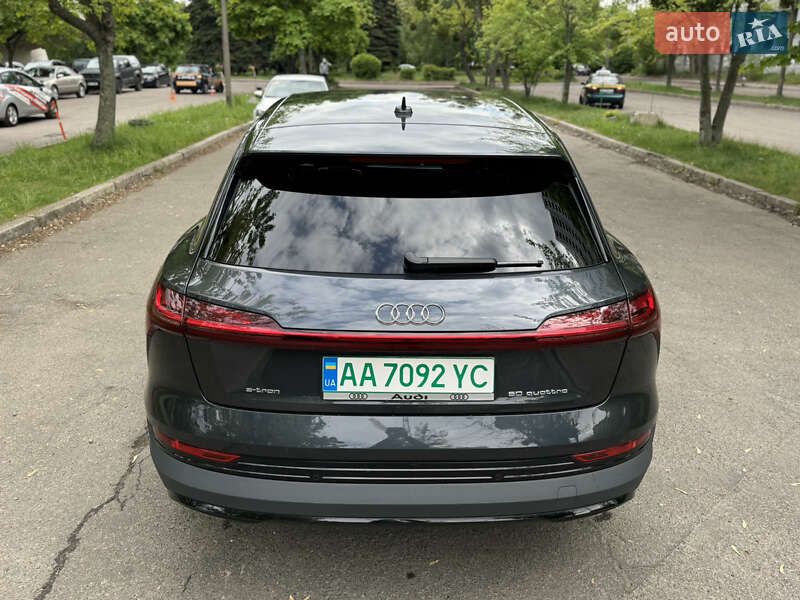 Позашляховик / Кросовер Audi e-tron 2021 в Києві