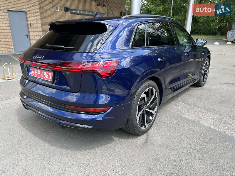 Позашляховик / Кросовер Audi e-tron 2022 в Києві