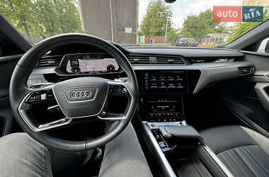 Внедорожник / Кроссовер Audi e-tron 2021 в 