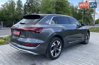 Внедорожник / Кроссовер Audi e-tron 2021 в 