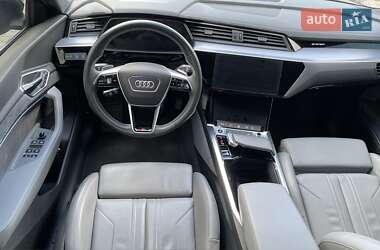 Внедорожник / Кроссовер Audi e-tron 2021 в 
