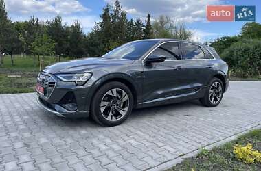 Внедорожник / Кроссовер Audi e-tron 2021 в 