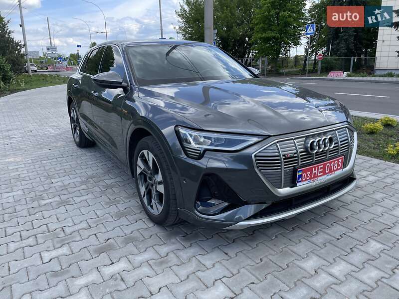 Внедорожник / Кроссовер Audi e-tron 2021 в 