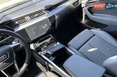Внедорожник / Кроссовер Audi e-tron 2021 в 