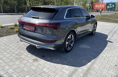Внедорожник / Кроссовер Audi e-tron 2021 в 