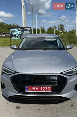 Внедорожник / Кроссовер Audi e-tron 2022 в 