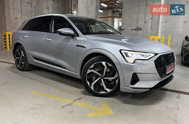 Внедорожник / Кроссовер Audi e-tron 2022 в 