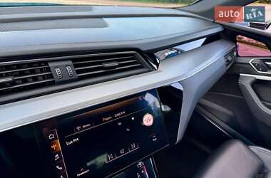 Внедорожник / Кроссовер Audi e-tron 2019 в 