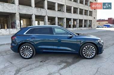 Внедорожник / Кроссовер Audi e-tron 2019 в 