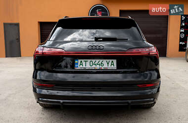 Внедорожник / Кроссовер Audi e-tron 2022 в 