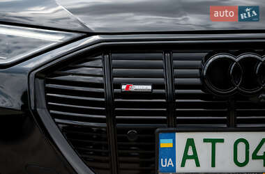 Внедорожник / Кроссовер Audi e-tron 2022 в 