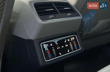 Внедорожник / Кроссовер Audi e-tron 2019 в 
