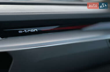 Внедорожник / Кроссовер Audi e-tron 2019 в 