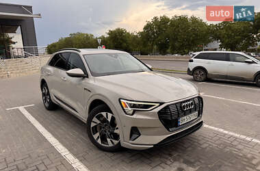 Внедорожник / Кроссовер Audi e-tron 2021 в 