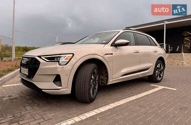 Внедорожник / Кроссовер Audi e-tron 2021 в 