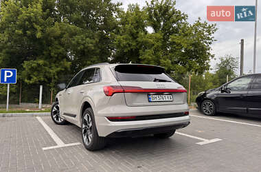 Внедорожник / Кроссовер Audi e-tron 2021 в 