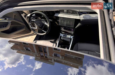 Внедорожник / Кроссовер Audi e-tron 2021 в 