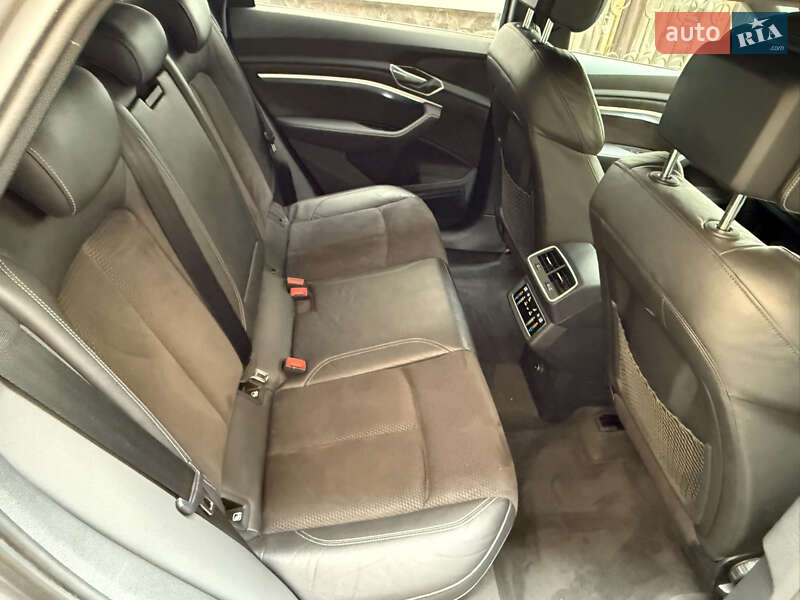 Внедорожник / Кроссовер Audi e-tron 2019 в Тячеве