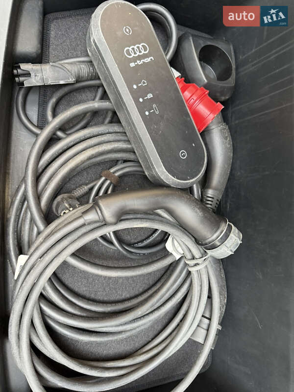 Внедорожник / Кроссовер Audi e-tron 2019 в Тячеве