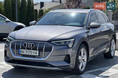 Позашляховик / Кросовер Audi e-tron 2019 в 