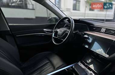 Позашляховик / Кросовер Audi e-tron 2019 в 