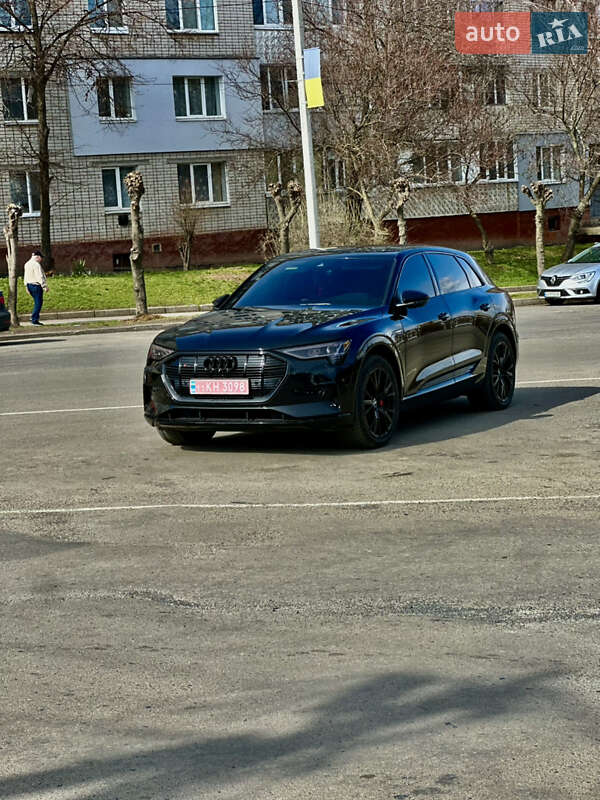 Внедорожник / Кроссовер Audi e-tron 2020 в 