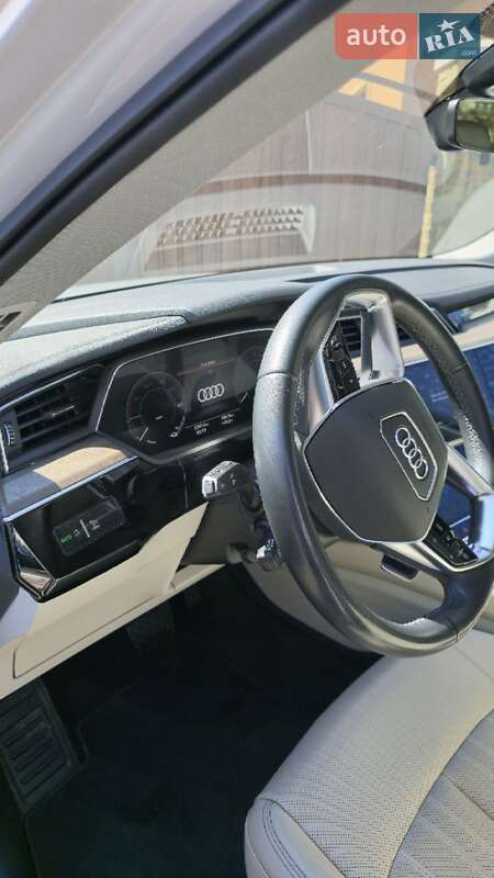 Внедорожник / Кроссовер Audi e-tron 2022 в Иршаве
