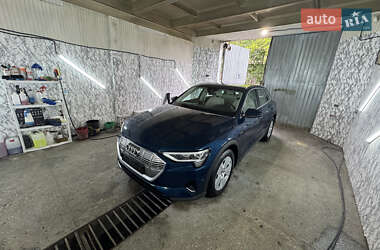 Внедорожник / Кроссовер Audi e-tron 2019 в 