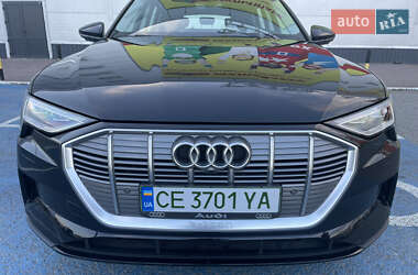 Внедорожник / Кроссовер Audi e-tron 2022 в 