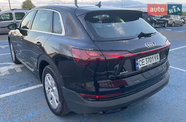 Внедорожник / Кроссовер Audi e-tron 2022 в 