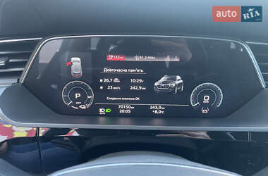 Внедорожник / Кроссовер Audi e-tron 2022 в 