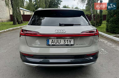 Позашляховик / Кросовер Audi e-tron 2021 в 