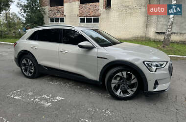 Позашляховик / Кросовер Audi e-tron 2021 в 