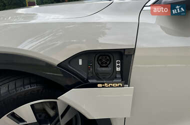 Позашляховик / Кросовер Audi e-tron 2021 в 