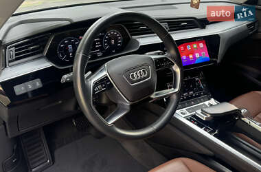 Позашляховик / Кросовер Audi e-tron 2021 в 