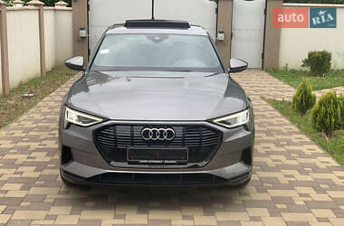 Внедорожник / Кроссовер Audi e-tron 2020 в 