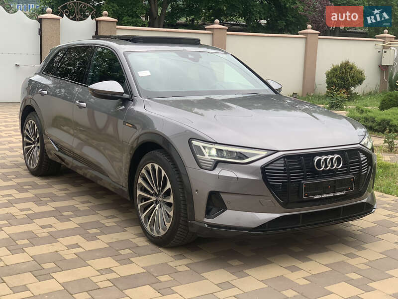 Внедорожник / Кроссовер Audi e-tron 2020 в 