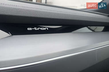 Внедорожник / Кроссовер Audi e-tron 2020 в 