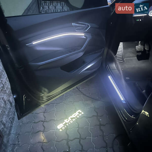 Внедорожник / Кроссовер Audi e-tron 2019 в Львове