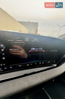 Позашляховик / Кросовер Audi e-tron 2024 в 