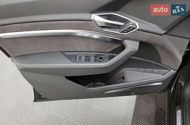 Внедорожник / Кроссовер Audi e-tron 2020 в 