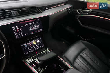 Внедорожник / Кроссовер Audi e-tron 2020 в 