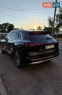 Внедорожник / Кроссовер Audi e-tron 2019 в 