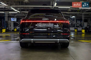 Внедорожник / Кроссовер Audi e-tron 2023 в 