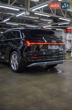 Внедорожник / Кроссовер Audi e-tron 2023 в 