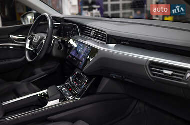 Внедорожник / Кроссовер Audi e-tron 2023 в 